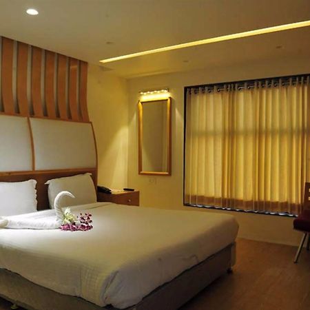 Grand Nakshatra Hotel Ānand Eksteriør bilde