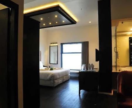 Grand Nakshatra Hotel Ānand Eksteriør bilde