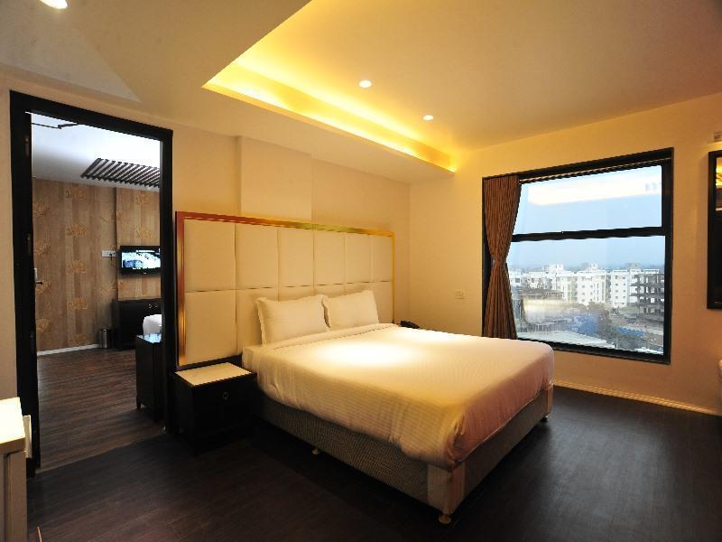 Grand Nakshatra Hotel Ānand Eksteriør bilde
