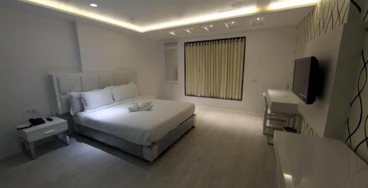 Grand Nakshatra Hotel Ānand Eksteriør bilde