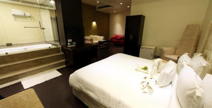 Grand Nakshatra Hotel Ānand Eksteriør bilde